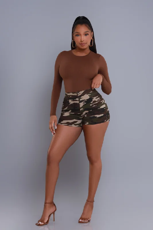 ace-high-waist-stretchy-shorts-dark-camo
