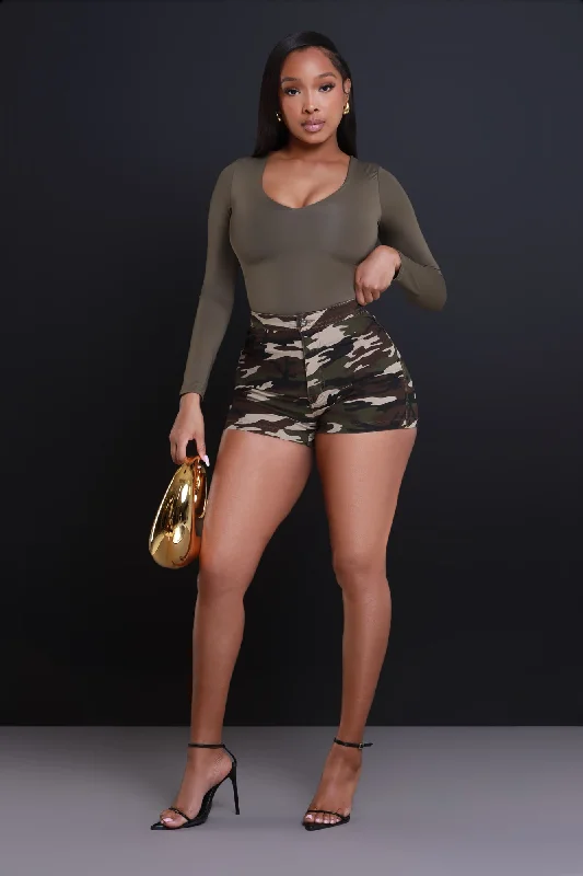 ace-high-waist-stretchy-shorts-dark-camo